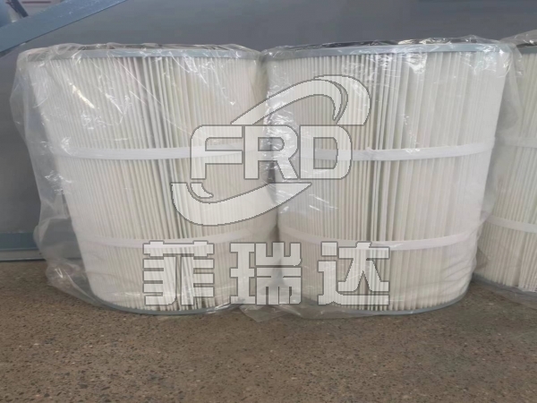 濾筒是由一定長度挺括的濾料折疊成褶,